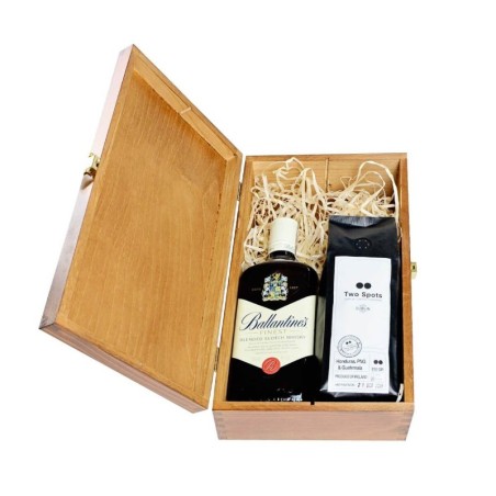 BALLANTINE'S WHISKY 0,7L 40% W SKRZYNCE DREWNIANEJ + KAWA 