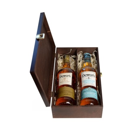 ZESTAW DWÓCH WHISKY DEWAR'S W SKRZYNCE DREWNIANEJ