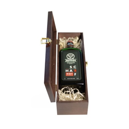 JAGERMEISTER SCHARF SPICED GINGER LIKIER ZIOŁOWY 0,7L 33% W SKRZYNCE DREWNIANEJ