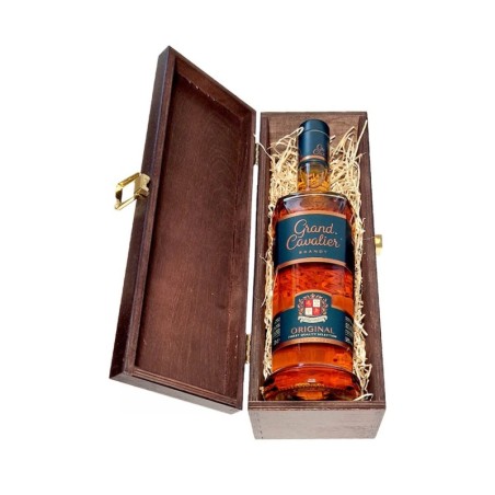 GRAND CAVALIER BRANDY 0,7L 38% W SKRZYNCE DREWNIANEJ