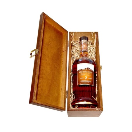 ARARAT ANI 7YO BRANDY 0,7L 40% W SKRZYNCE DREWNIANEJ